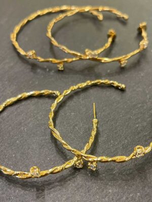 Orecchini a cerchio in argento con bagno in oro e Swarovski