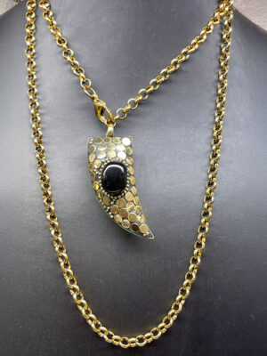 Collana catena in ottone con corno e pietre dura nera