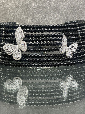 Collarino in onice lucido con farfalle
