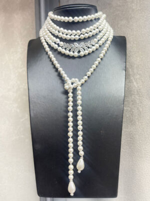 Collana a filo lungo in perle di fiume naturali