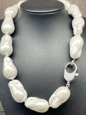 Collana con perle di Maiorca barocche