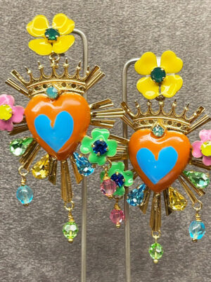 Orecchini con cuore in smalto e Swarovski