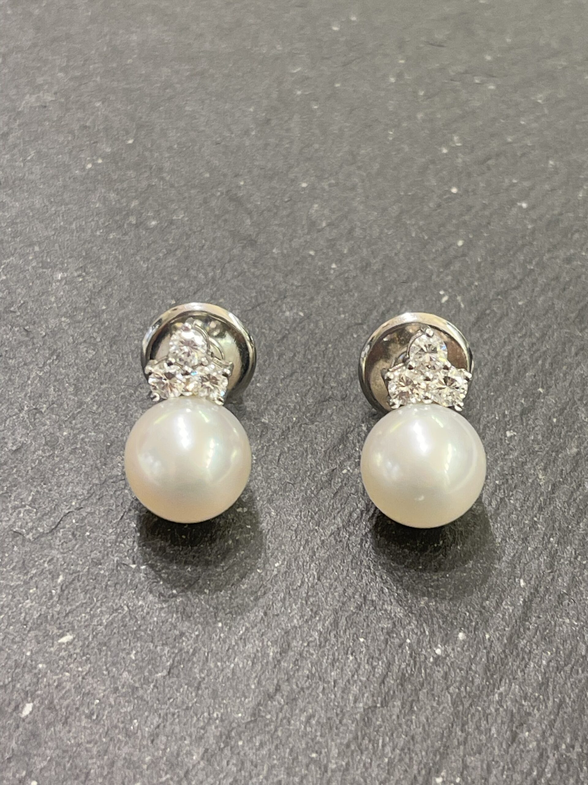 Orecchini in oro bianco con perle australiane e brillanti