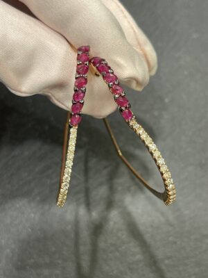 Orecchini a cuore in oro 18 kt e rubini