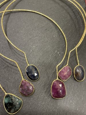 Choker in ottone e zaffiri