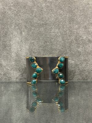 Bracciale rigido aperto davanti con radici di smeraldi