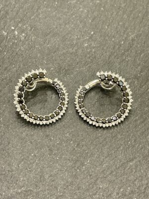 Orecchino black and white